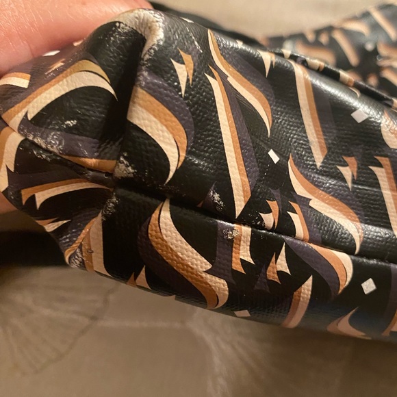 Simply Vera Vera Wang Crossbody bag. Zip top. Used in good condition 🖤👜 - Picture 15 of 17